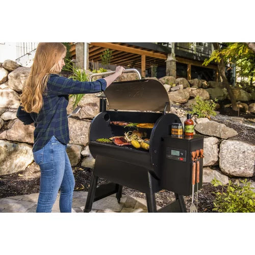 Black Traeger Pro 780 Wood Pellet Grill