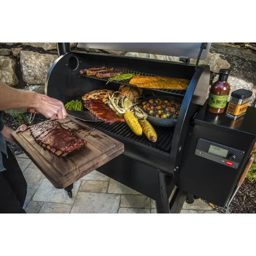 Black Traeger Pro 780 Wood Pellet Grill