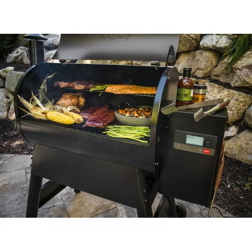 Black Traeger Pro 780 Wood Pellet Grill