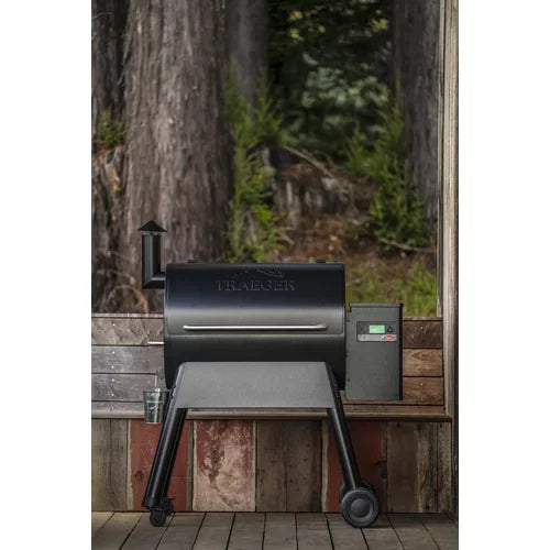 Black Traeger Pro 780 Wood Pellet Grill