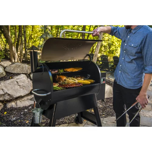 Black Traeger Pro 780 Wood Pellet Grill