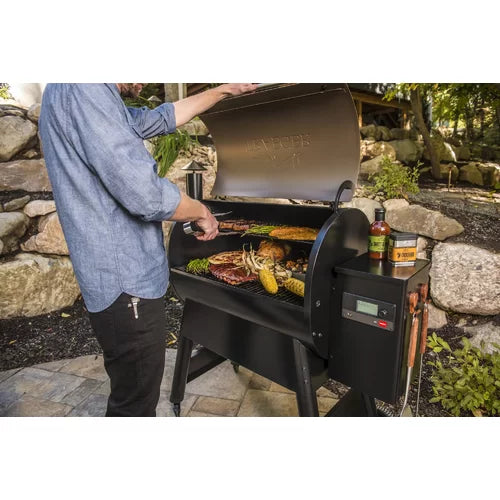 Black Traeger Pro 780 Wood Pellet Grill