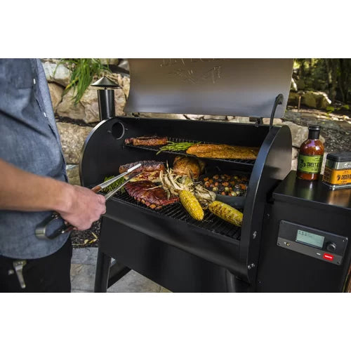Black Traeger Pro 780 Wood Pellet Grill