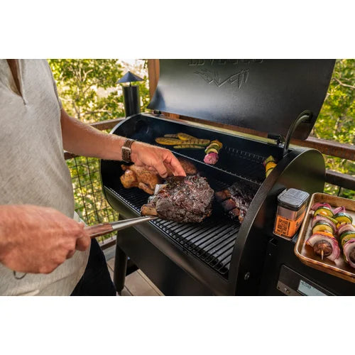Black Traeger Pro 780 Wood Pellet Grill