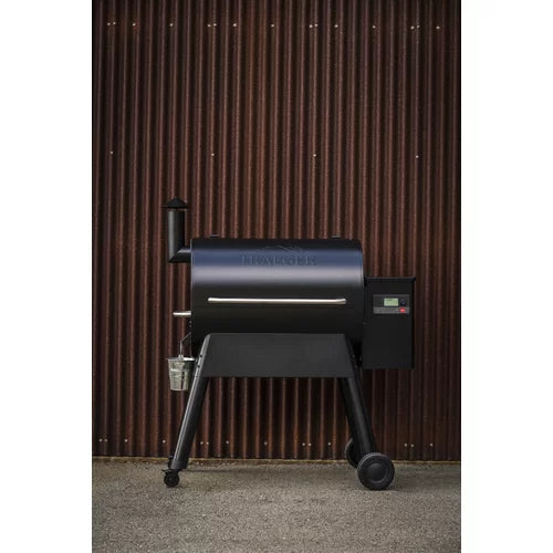 Black Traeger Pro 780 Wood Pellet Grill