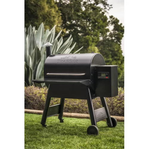 Black Traeger Pro 780 Wood Pellet Grill